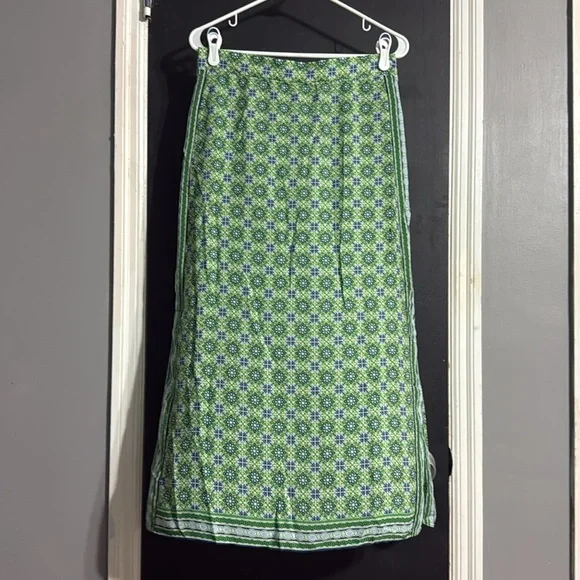 3/$14 Max Studio Sheer Patterned Midi Skirt Size: M - Picture 2 of 8